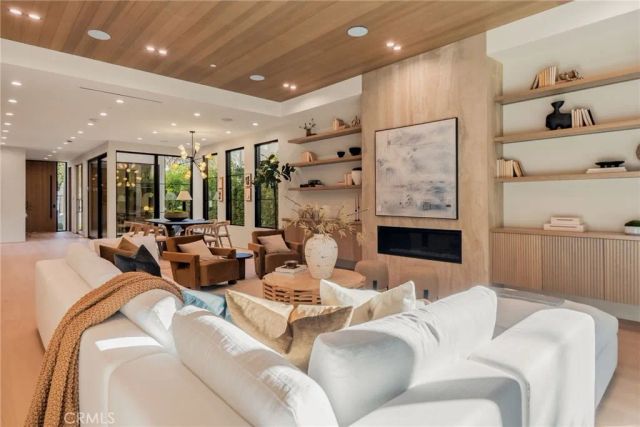 4245 Bellaire Ave, Studio City, CA 91604