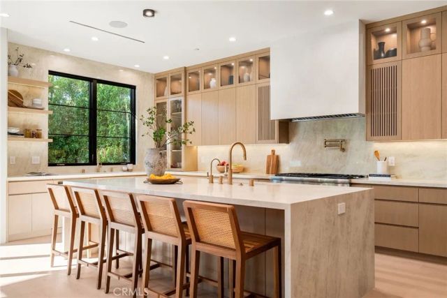 4245 Bellaire Ave, Studio City, CA 91604