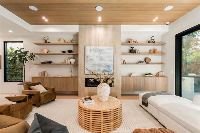 4245 Bellaire Ave, Studio City, CA 91604