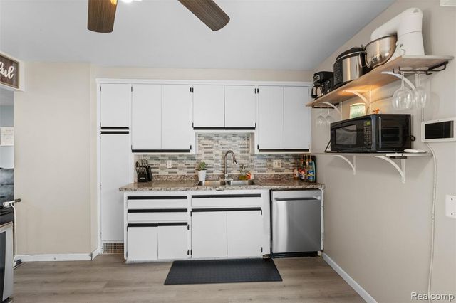 31752 Glen Street, Westland, MI 48186