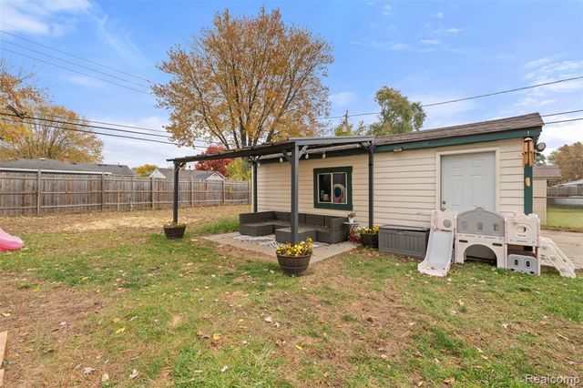 31752 Glen Street, Westland, MI 48186