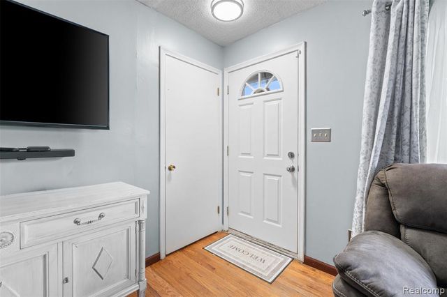 31752 Glen Street, Westland, MI 48186