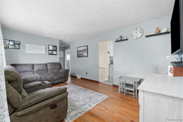 31752 Glen Street, Westland, MI 48186