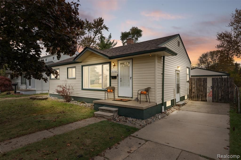 31752 Glen Street, Westland, MI 48186