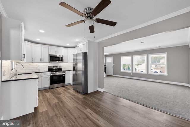 28 JUMP HILL RD, Levittown, PA 19056