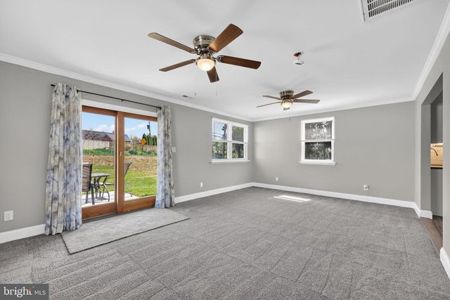 28 JUMP HILL RD, Levittown, PA 19056