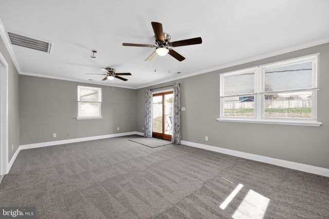 28 JUMP HILL RD, Levittown, PA 19056