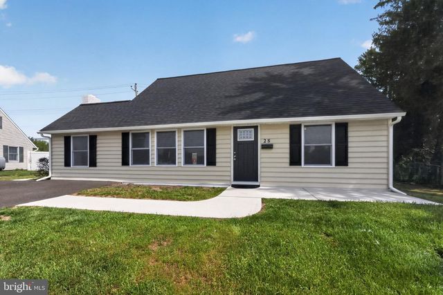 28 JUMP HILL RD, Levittown, PA 19056