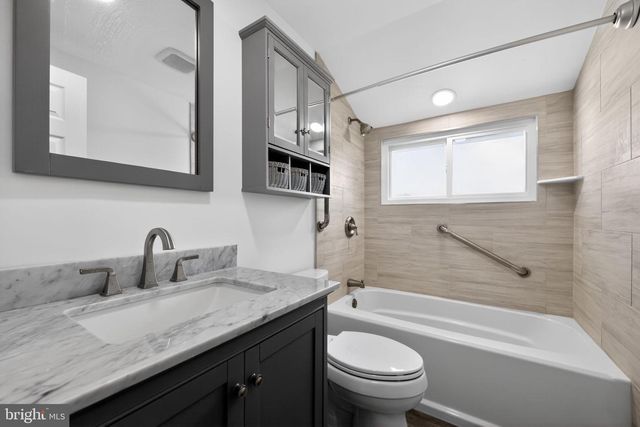 28 JUMP HILL RD, Levittown, PA 19056