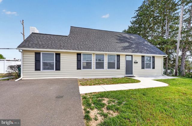 28 JUMP HILL RD, Levittown, PA 19056