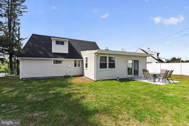 28 JUMP HILL RD, Levittown, PA 19056