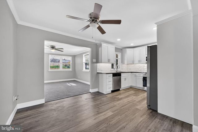 28 JUMP HILL RD, Levittown, PA 19056