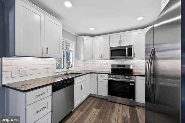 28 JUMP HILL RD, Levittown, PA 19056