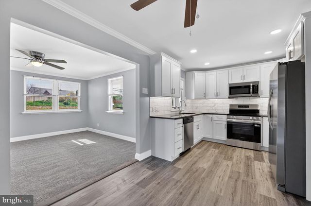 28 JUMP HILL RD, Levittown, PA 19056