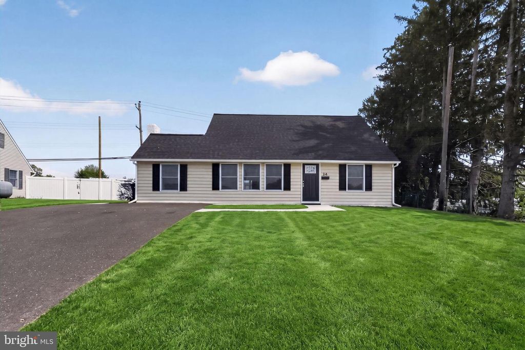 28 JUMP HILL RD, Levittown, PA 19056