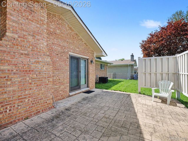 39629 Edgemont Drive, Sterling Heights, MI 48310