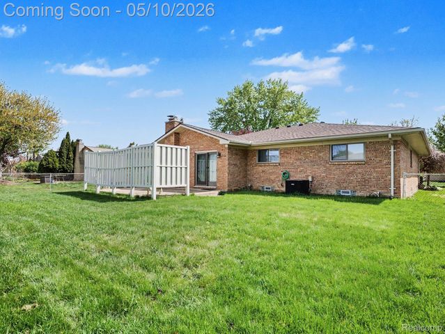 39629 Edgemont Drive, Sterling Heights, MI 48310