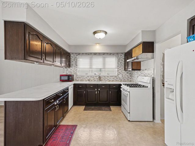 39629 Edgemont Drive, Sterling Heights, MI 48310