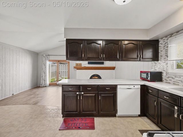 39629 Edgemont Drive, Sterling Heights, MI 48310