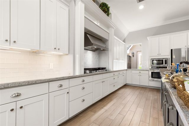 11 Greens Edge Drive, Houston, TX 77339
