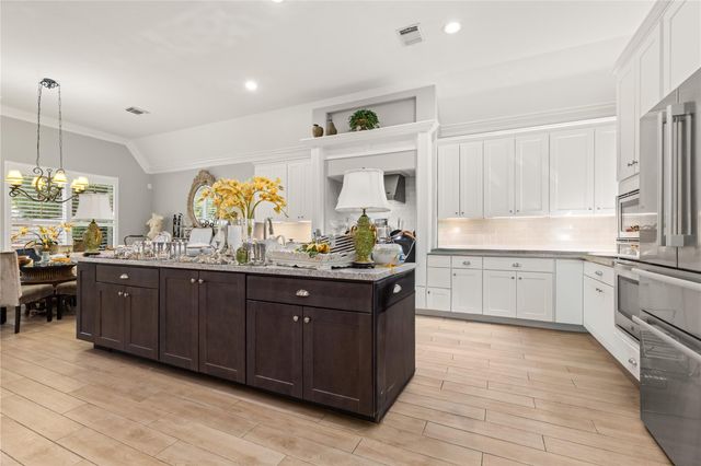 11 Greens Edge Drive, Houston, TX 77339
