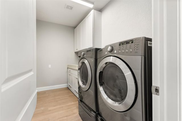 11 Greens Edge Drive, Houston, TX 77339