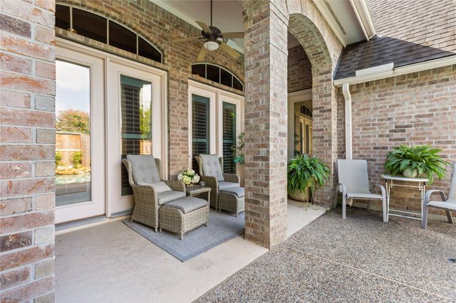 11 Greens Edge Drive, Houston, TX 77339