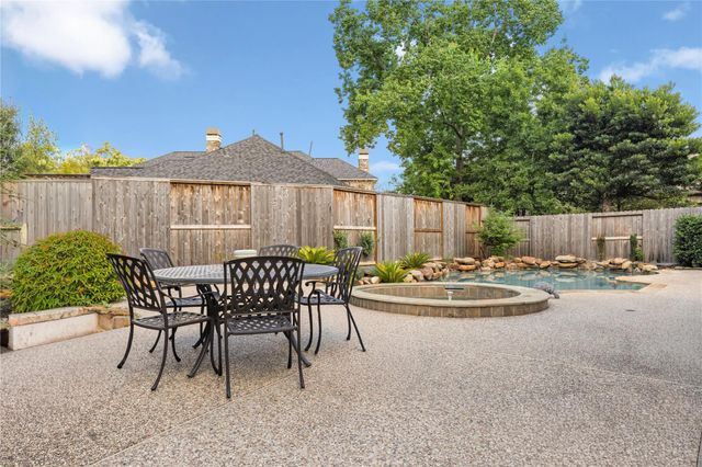 11 Greens Edge Drive, Houston, TX 77339