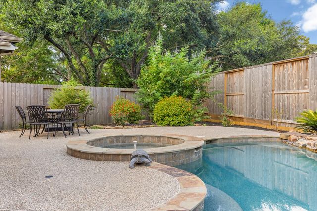 11 Greens Edge Drive, Houston, TX 77339
