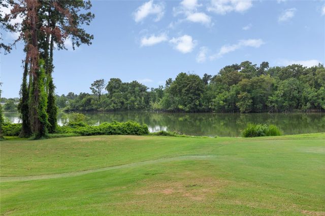11 Greens Edge Drive, Houston, TX 77339