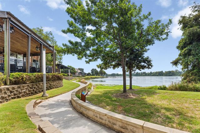 11 Greens Edge Drive, Houston, TX 77339