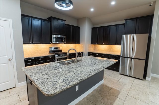 2703 Osprey Lane, Pearland, TX 77581