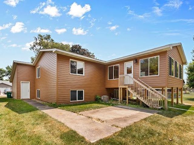 3231 Meadowbrook Court, Vadnais Heights, MN 55127
