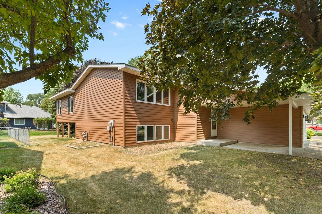3231 Meadowbrook Court, Vadnais Heights, MN 55127