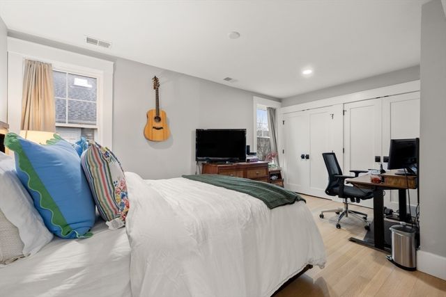 22 Carver Rd East 22, Watertown, MA 02472