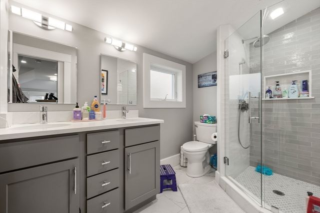 22 Carver Rd East 22, Watertown, MA 02472