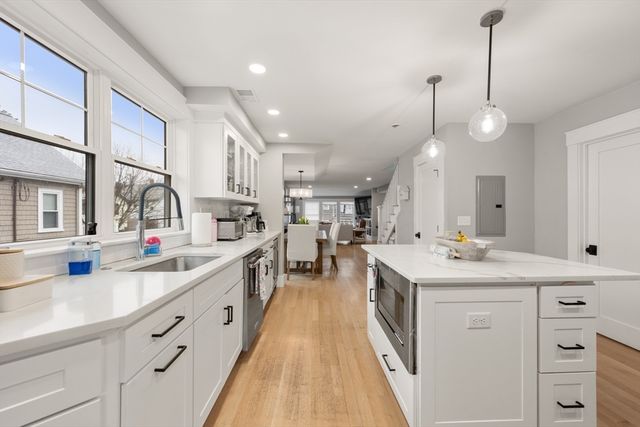 22 Carver Rd East 22, Watertown, MA 02472