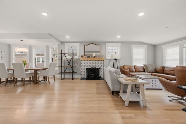 22 Carver Rd East 22, Watertown, MA 02472