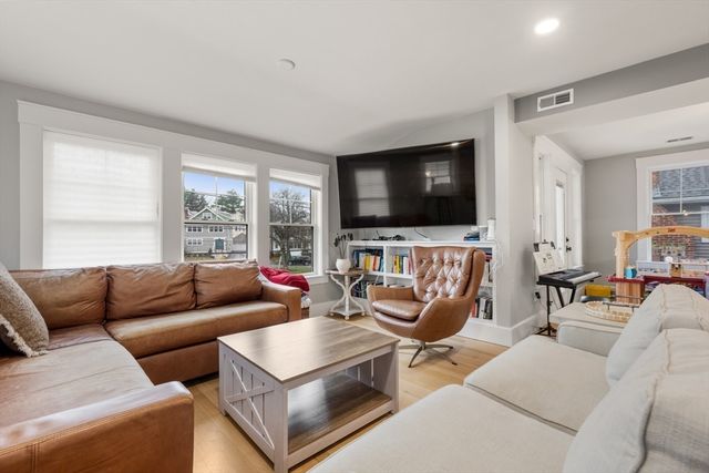 22 Carver Rd East 22, Watertown, MA 02472