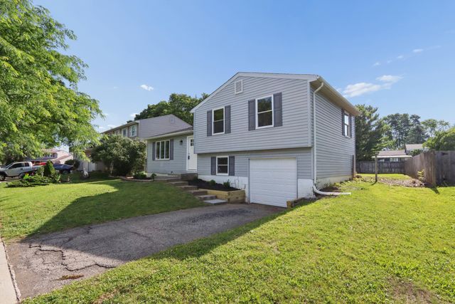1300 Laurel Green Place, Galloway, OH 43119