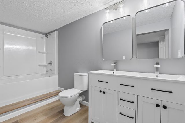 1300 Laurel Green Place, Galloway, OH 43119