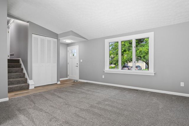 1300 Laurel Green Place, Galloway, OH 43119