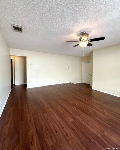 7319 HUNTSMAN RUN DR, San Antonio, TX 78249