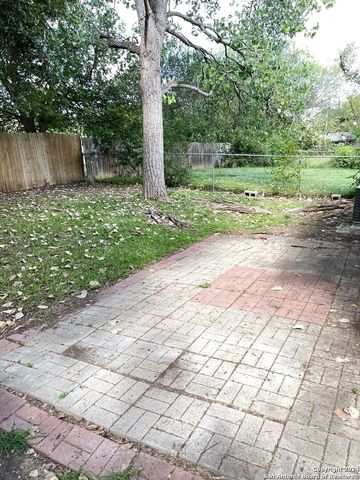 7319 HUNTSMAN RUN DR, San Antonio, TX 78249