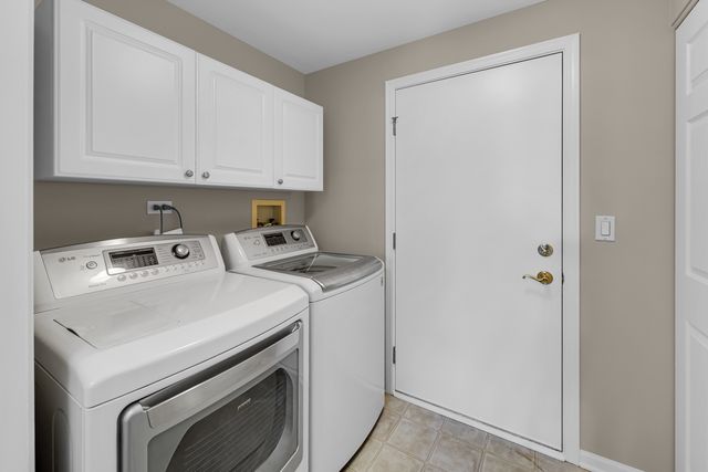 16203 Powderhorn Lake Way, Crest Hill, IL 60403