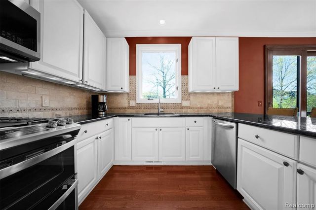 61036 Winterberry Drive, Washington, MI 48094