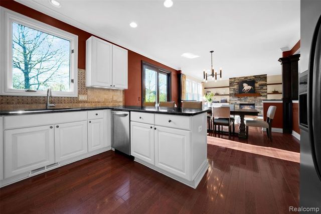 61036 Winterberry Drive, Washington, MI 48094