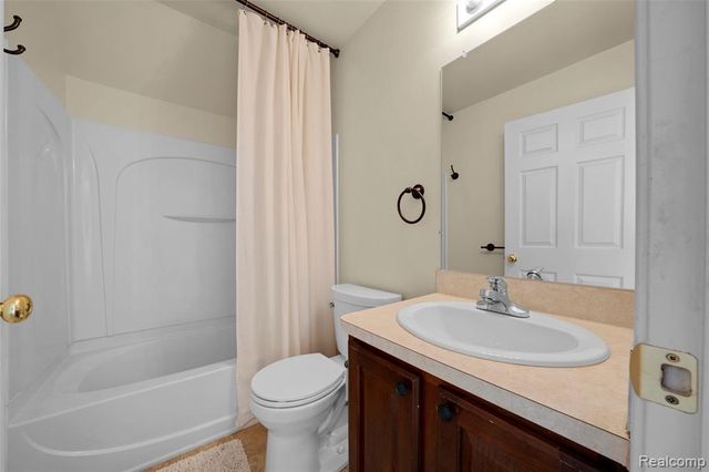 61036 Winterberry Drive, Washington, MI 48094