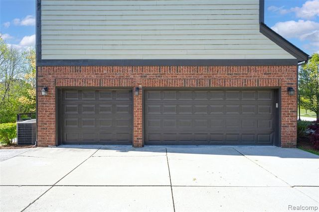 61036 Winterberry Drive, Washington, MI 48094