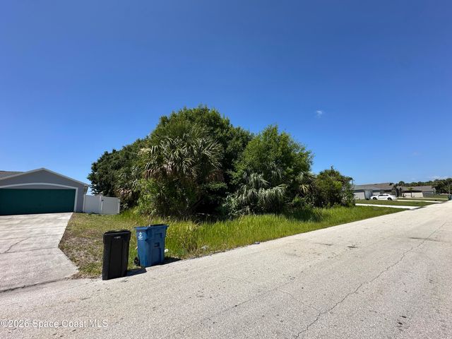 462 Hamy Street SW, Palm Bay, FL 32908